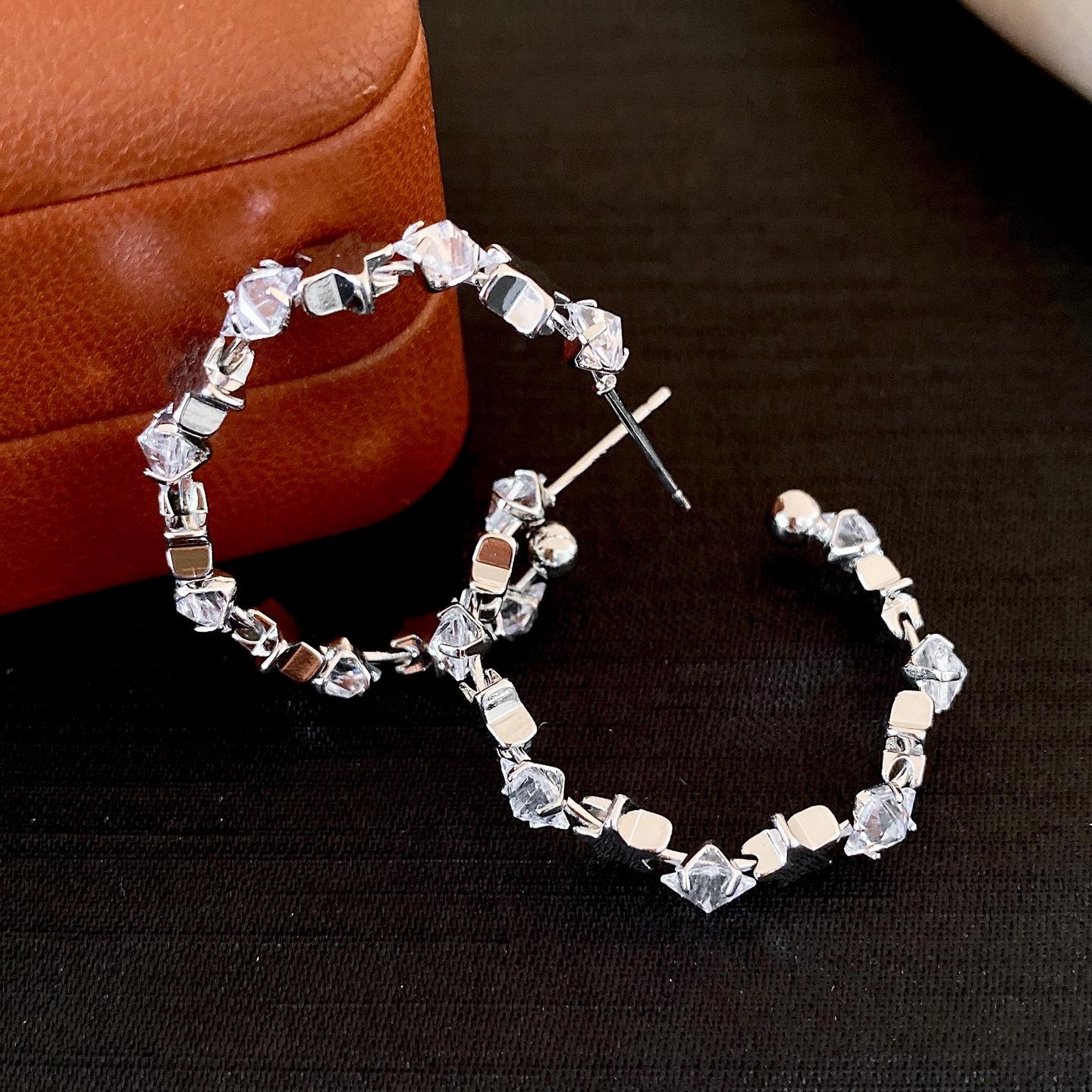 Zircon star C-shaped earrings, stud earrings, versatile temperament, exquisite earrings, design sense
