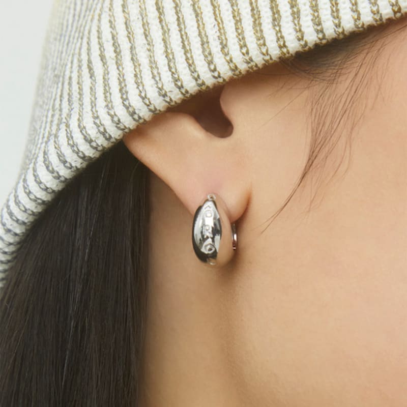 NEUF PIECE DROLE FAUTE ONE TOUCH EARRINGS / Medium