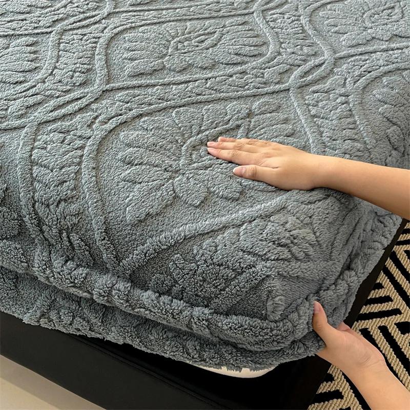 3PC Bedding Set Bedcloth Warm Winter Bed Cover 3D Embossed Velvet Mattress Cover Tafferta Bedsheet Winter Warm Fitted Sheet Mattress Protector