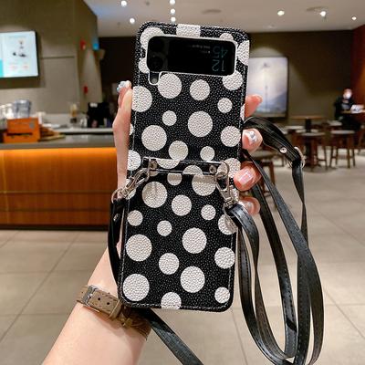 Luxuriöse Wave Point-Vollschutz-Handyhülle aus Pu-Leder für Samsung Galaxy Z Flip 3, verstellbarer Umhängegurt