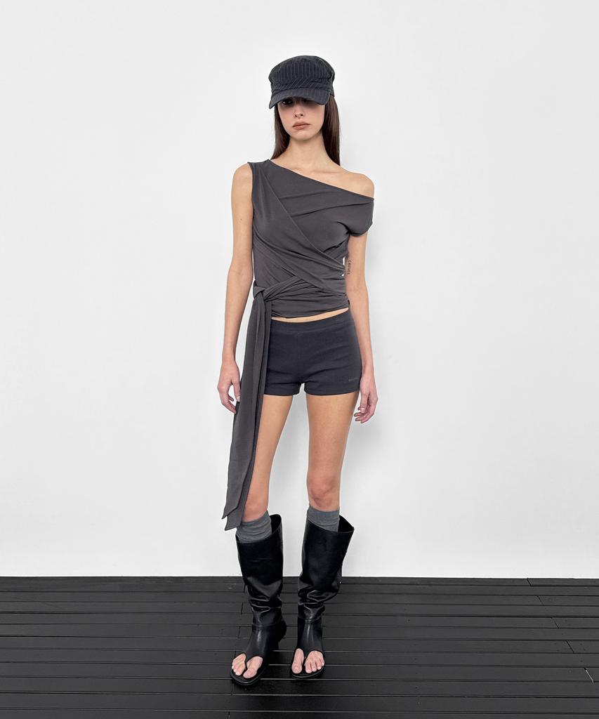 Saendeulig Low-Rise Short Pants_Charcoal