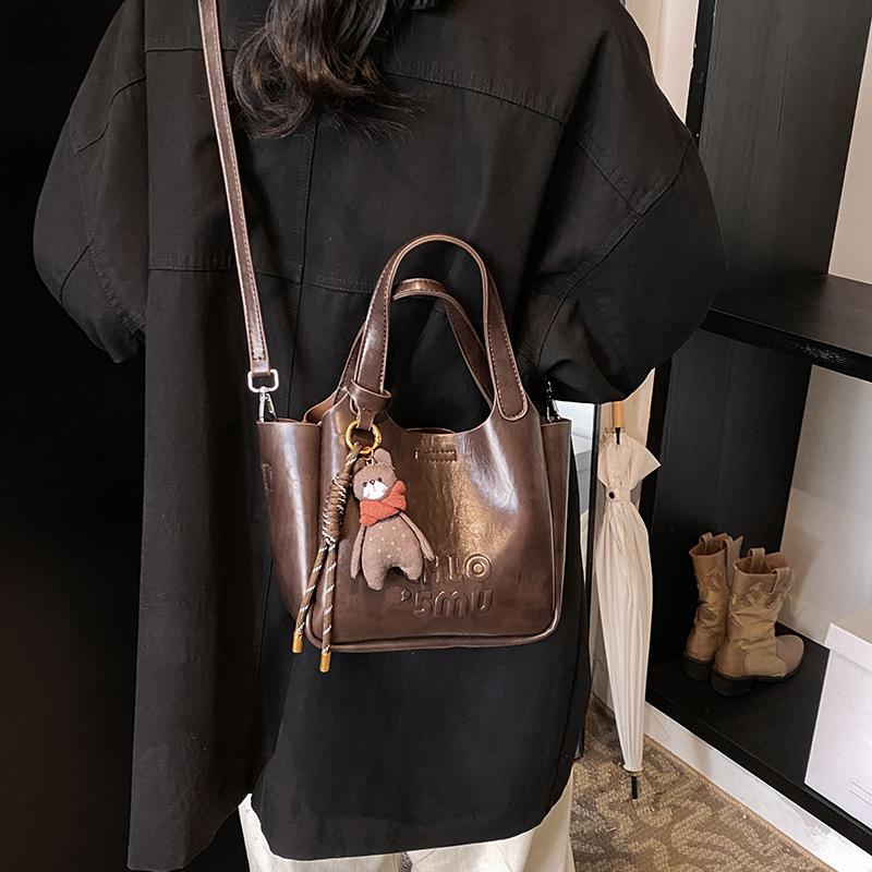 2025 autumn and winter new fashion trend generous retro exquisite small square bag women's shoulder bag