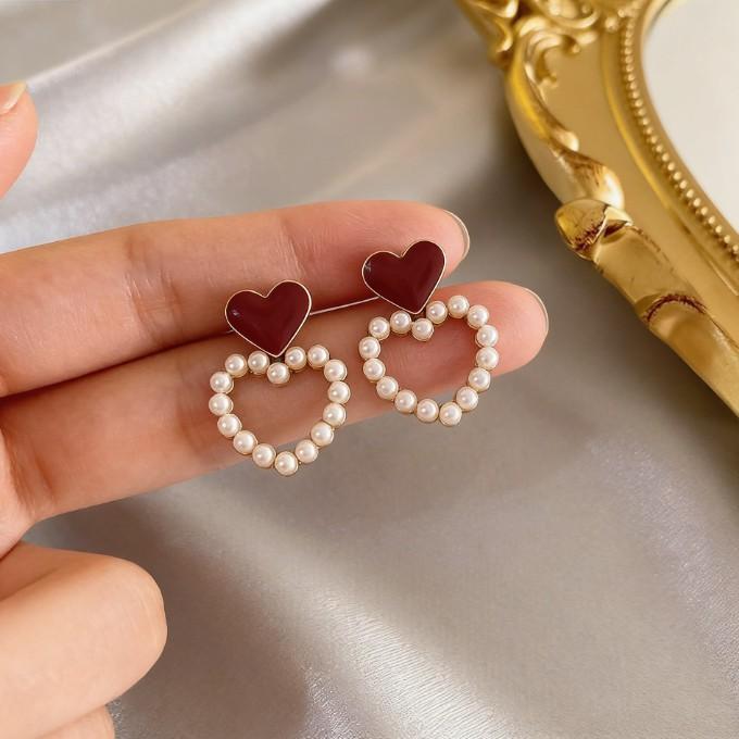

Retro Burgundy Love Pearl Earrings, Sweet And Cool Girl Heart Hollow Ears, Daily Versatile Design Stud Earrings