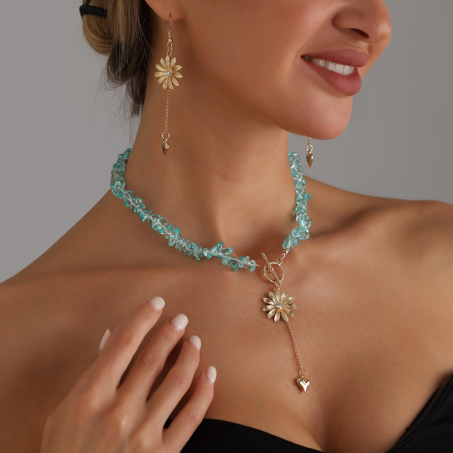 

Модные украшения для женщин синий