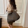 Leopard print large-capacity casual handbag women's new personalized fashion trend commuter shoulder underarm tote bag