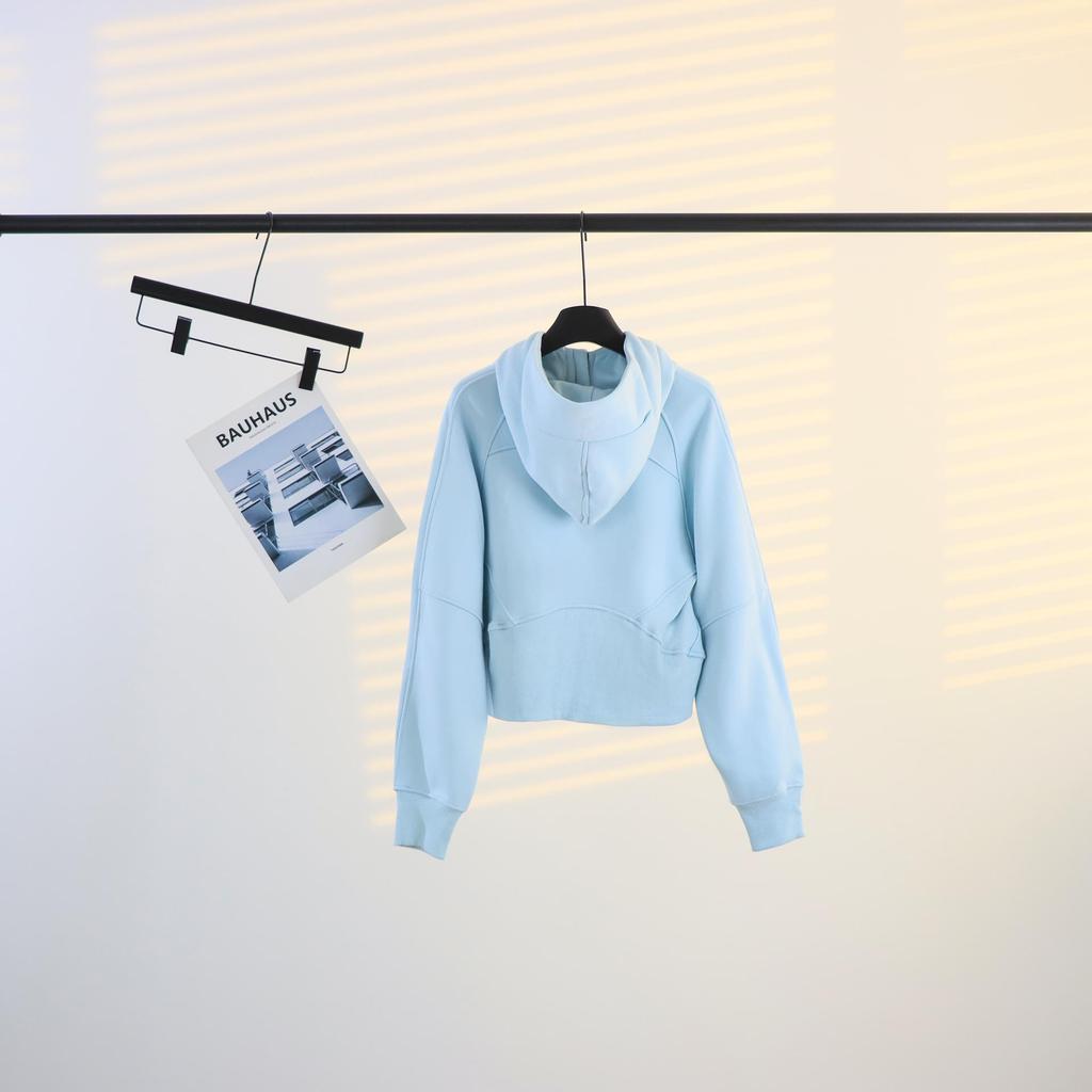 Damska bluza z kapturem i zamkiem do połowy, podszyta polarem - Przytulny top na jesień/zimę do jogi i fitnessu na świeżym powietrzu