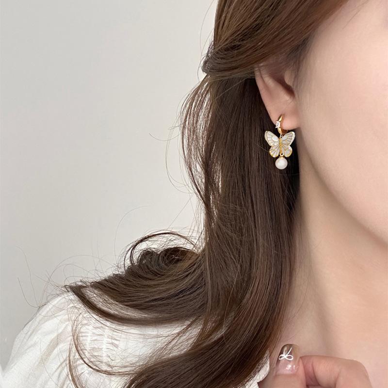 White Oil-dripping Butterfly Ear Buckle Fashionable Retro High-end Earrings Niche Versatile Sweet Earrings Women