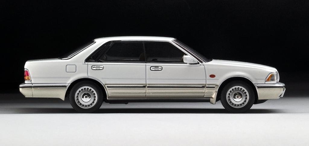 Tomica Limited Vintage Neo scale model Cedric V30 Turbo Brougham VIP 1/43 TLV-N43-24a (White/Beige)