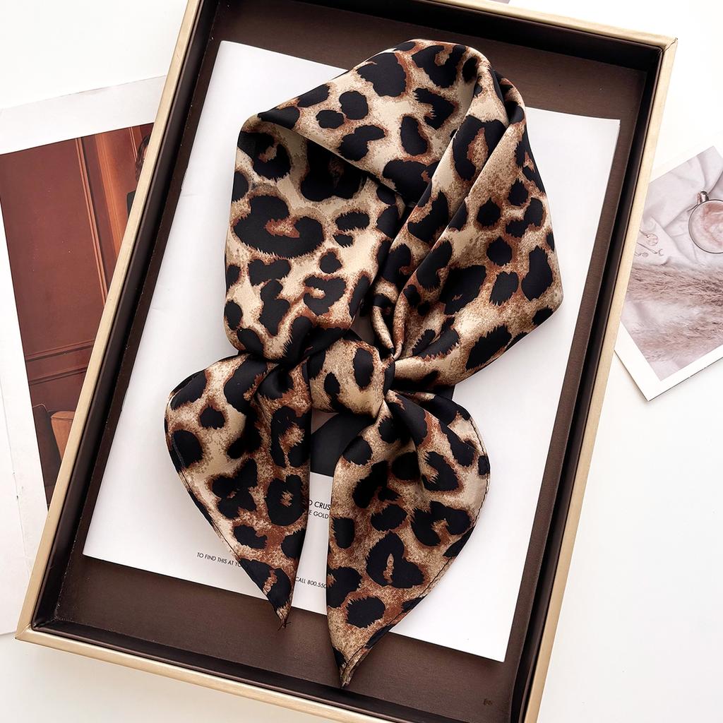 1pc Luxury Brand Leopard Print Bandana Square Scarf Women's Imitation Silk Scarf Casual Versatile Decoration Small Neck Scarf