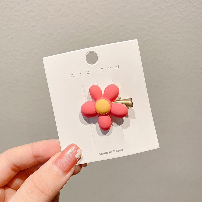 Pink Dopamine Hair Clip: Y2K Seamless Round Hairpin - Cute Small Side Clip for Women’s Bangs