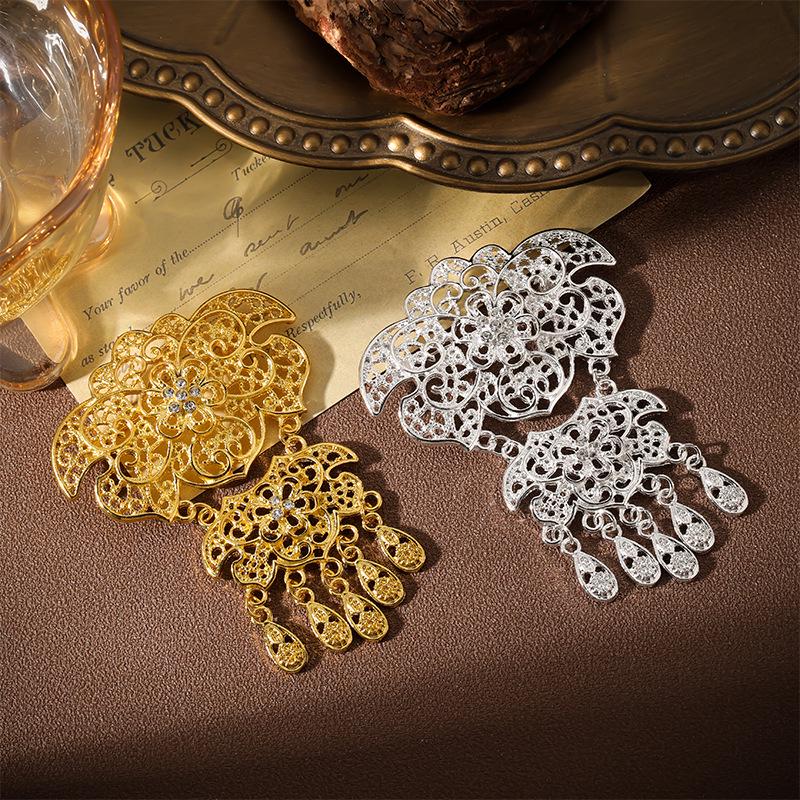 Elegant Muslim Alloy Brooch with Tassel Pendant - Southeast Asian Chest Ornament Jewelry