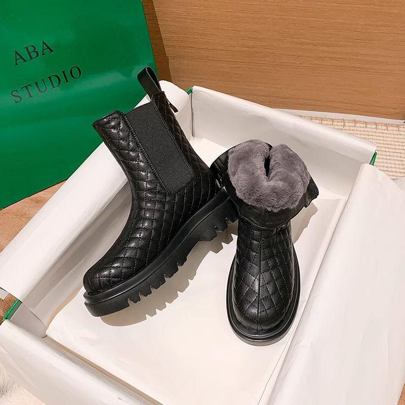 

2025 новые нескользящие зимние ботинки для Северо-Востока, теплые ботинки Мартин, женская обувь, зимние бархатные утолщенные короткие ботинки из мягкой кожи, хлопковая обувь 35