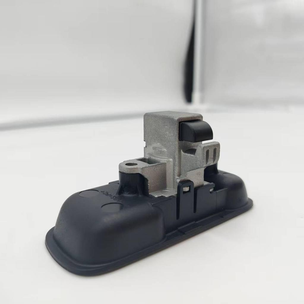 MR402499 Zámek přihrádky pro Mitsubishi Pajero V73/V75/V77