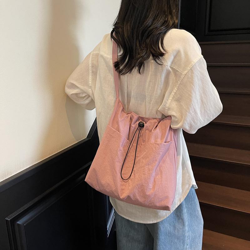 Large-capacity Bag Women's New Summer Casual Lightweight Shoulder Bag Commuter Bucket Bag