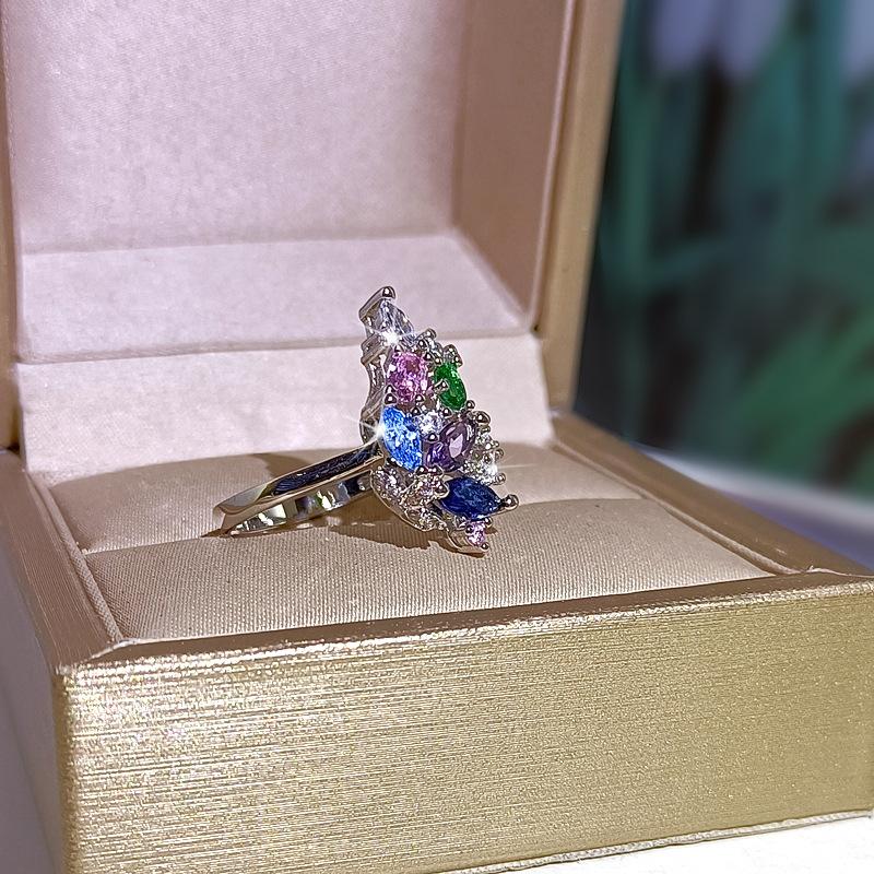 Two-color Flower Rings Inlaid with European and American Women's Simple Rings