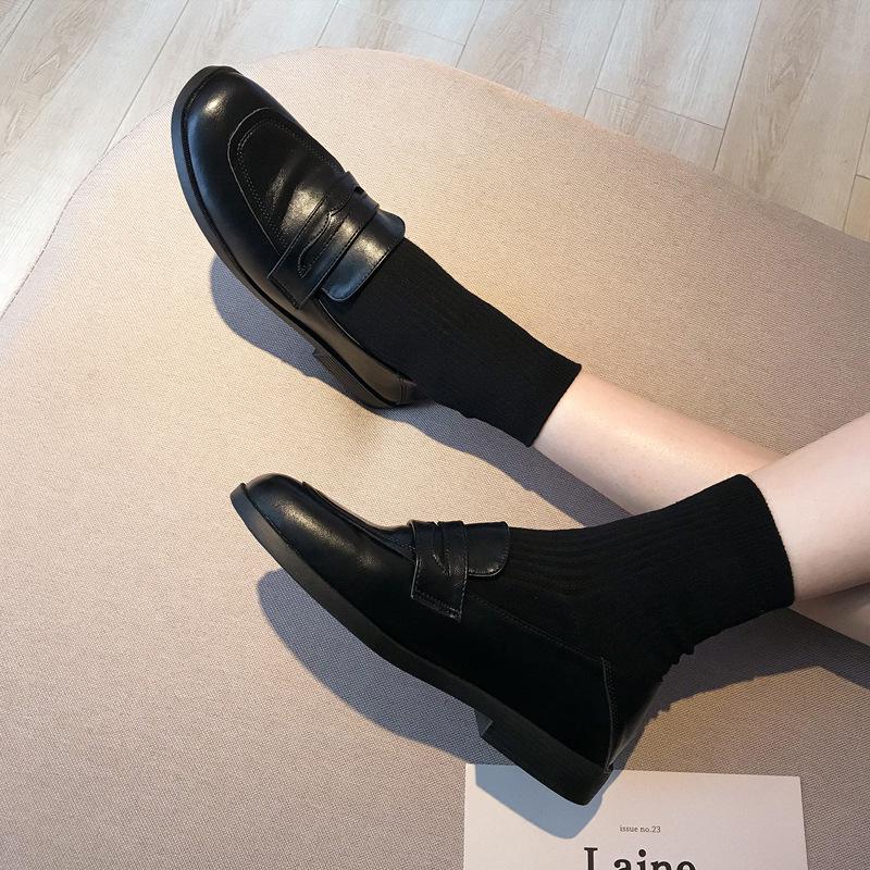 Dames Retro Velvet Loafers in Britse Stijl: Herfst 2025 Platte Leren Schoenen met Vierkante Neus voor JK Outfit