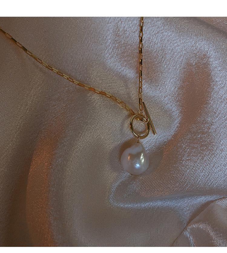 Unregelmäßige Süßwasserperlen-OT-Verschluss-Halskette - Modisches Retro-Design