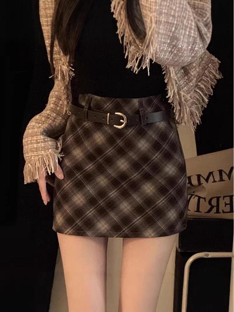 Elegant High-Waist Plaid A-Line Skirt: Slimming, Anti-Exposure Design for Autumn/Winter