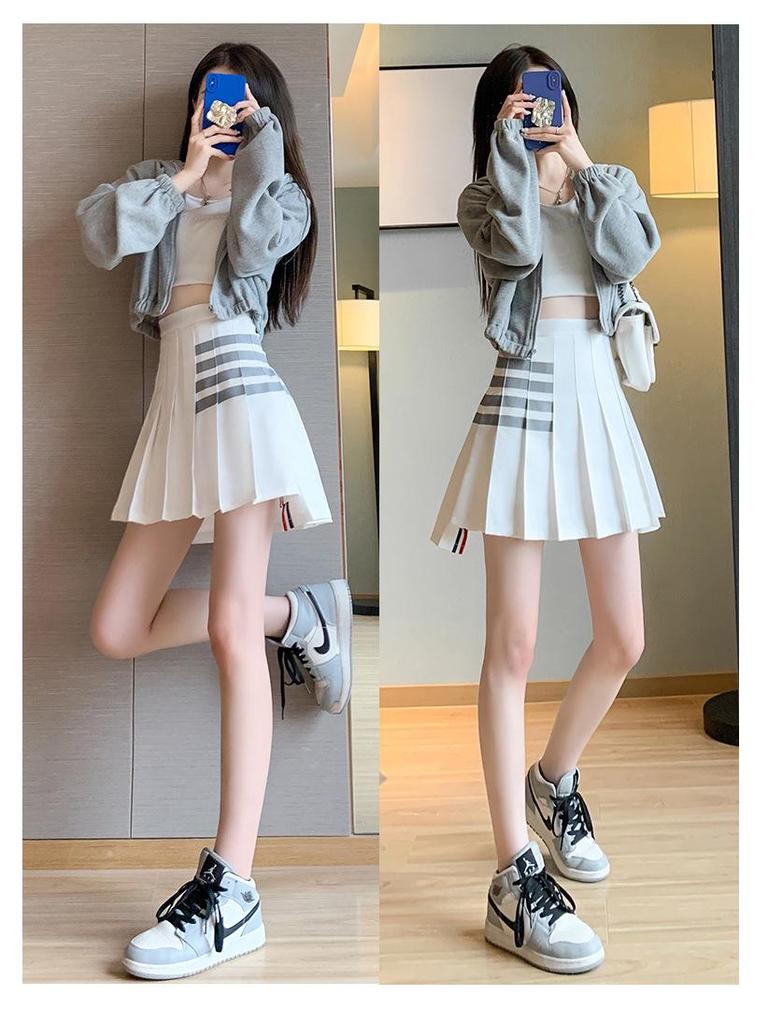 Wang Xinling High-Waisted Pleated Skirt: Short Front, Long Back, 4-Stripes, Slimming A-Line Mini Skirt.