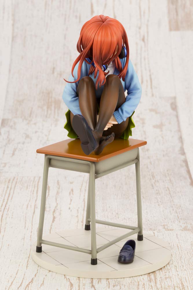 The Quintessential Quintuplets Miku Nakano scale PVC painted finished figure 1/8