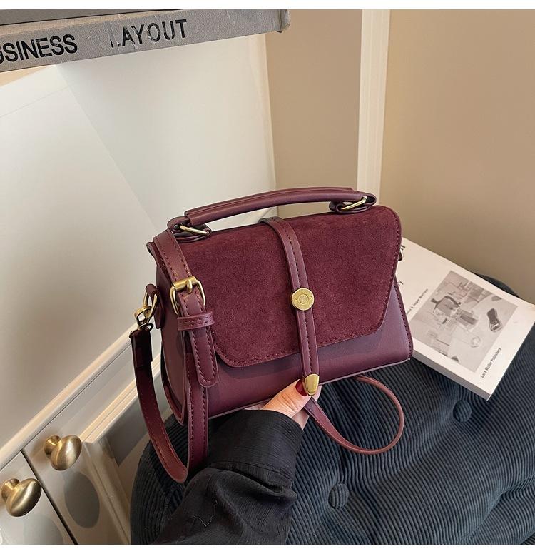 

Сумка женская 2025 новая трендовая нишевая сумочка высокого класса модная универсальная на плечо мессенджер ретро маленькая квадратная сумка бордовый