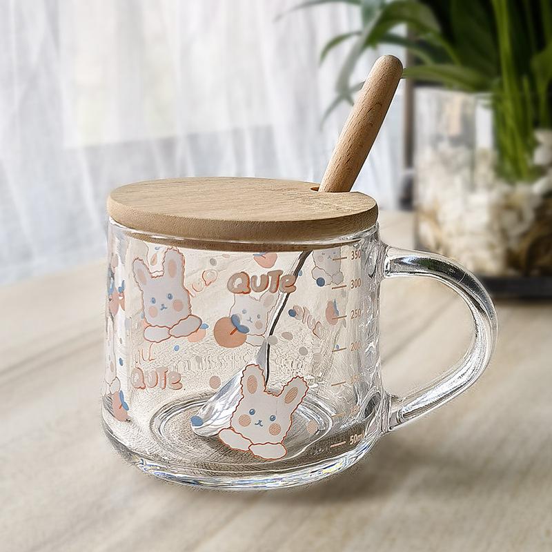Cupa de lapte drăguță din sticlă cu pai de desene animate, cu capac și linguriță, cadou personalizat.