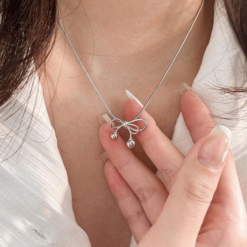 Elegant Bowknot Necklace Minimalist Metal Alloy Butterfly Knot Clavicle Chain Dainty Choker Jewelry for Women Teen Girls