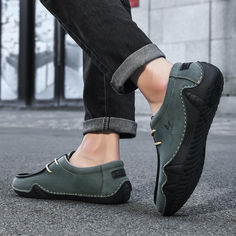 Men’s White Driving Shoes Handmade Moccasins Casual Retro Men’s Outdoor Wide Shoes Plus Size Anti Slip Boat Shoes