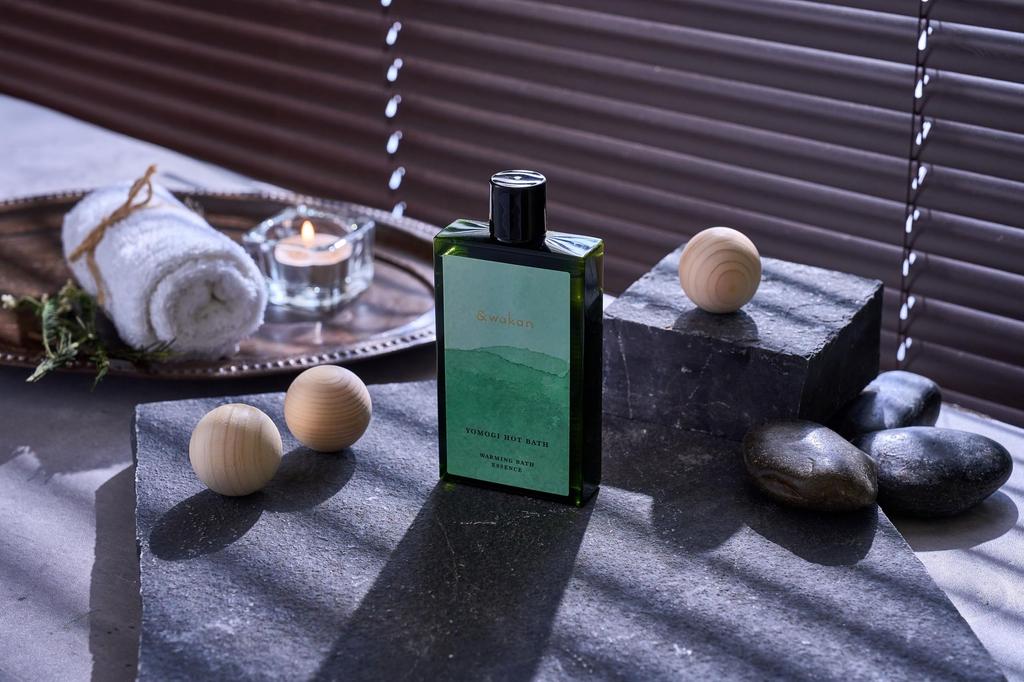 THE BATH GIFT Bath Essence 100ml and two Hinoki Enjoy the power of mugwort in your foot or hand Relax and soothe with this relaxing gift for pregnant