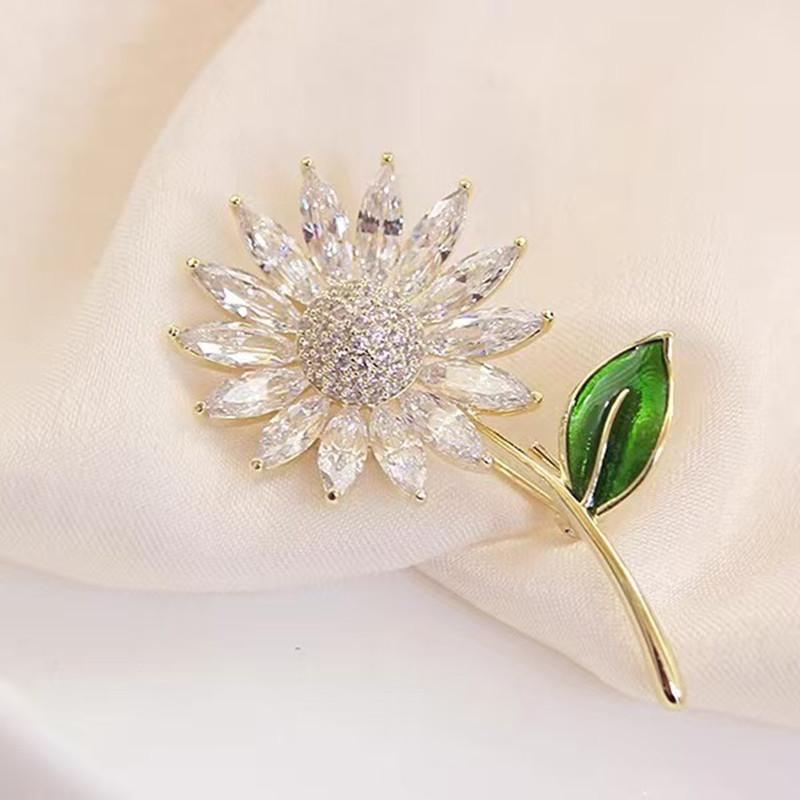 Sunflower Brooch Design Light Luxury Versatile Suit Pin Women's Anti-light Fixed Brooch Accessories