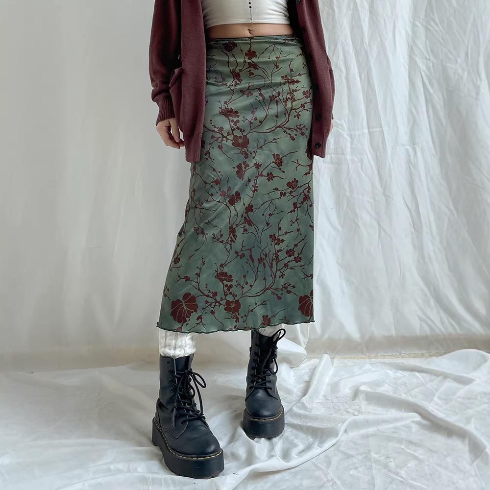 Vintage Green High-Waisted Midi Skirt: Chic, Versatile, and Skin-Brightening