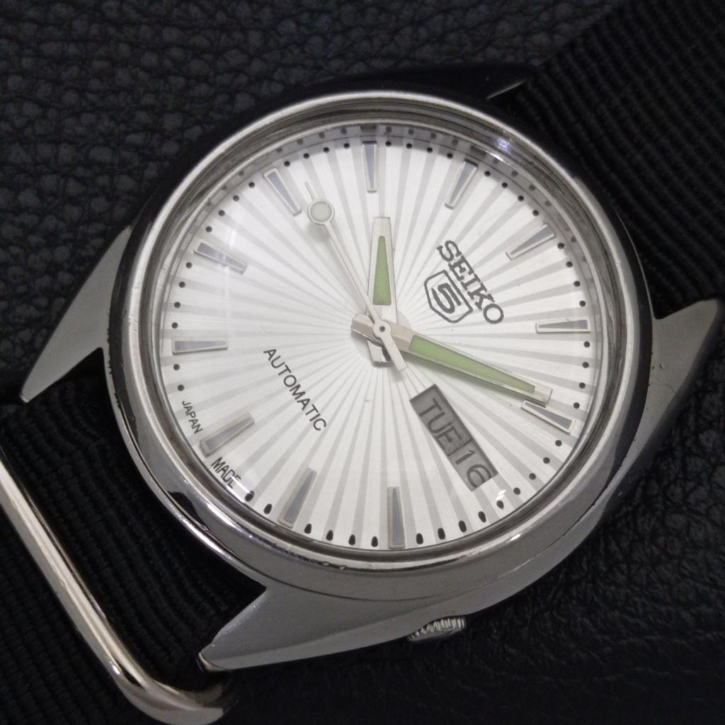 SEIKO 5 AUTOMATIC VINTAGE JAPAN 7009A MENS SILVER COLOR DIAL WATCH a701286-5 R206a-a701286