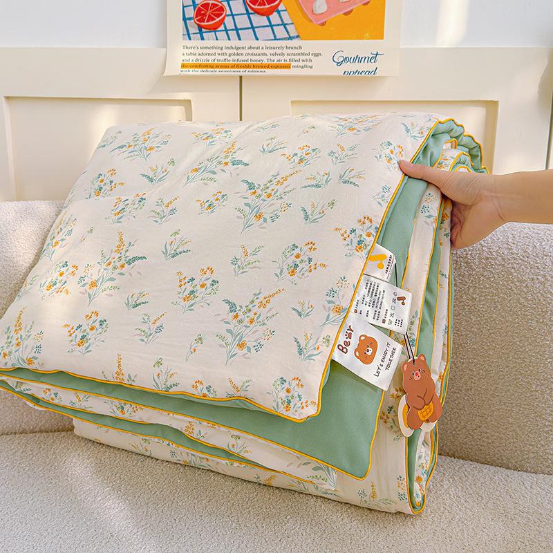 Washable Cotton Double Gauze Cartoon Summer Quilt for Mother and Baby - Soft, Fresh, and Thin Air Conditioning Blanket