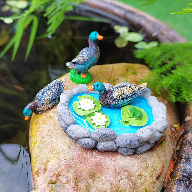Mini Lotus Pond Micro Landscape Ornament – Rockery Fish Tank DIY Sand Table Bonsai Decoration