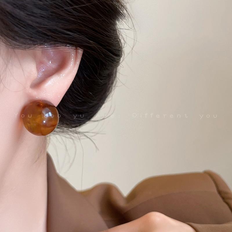 Amber-Colored French-Inspired Minimalist Retro Stud Earrings
