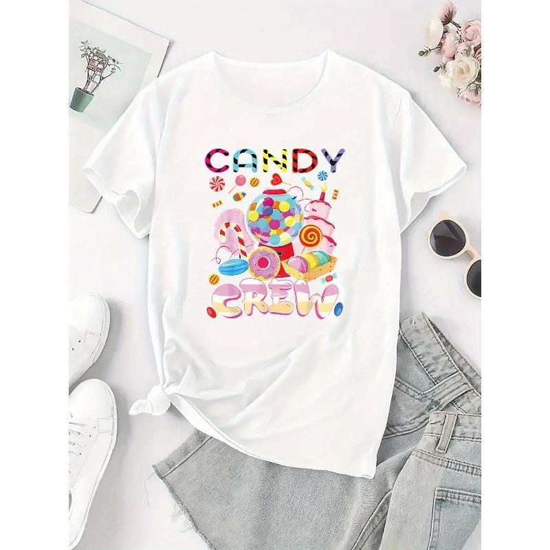 Camiseta Feminina de Manga Curta Tamanho Europeu com Estampa Colorida de Doces e Balas - Letras em Inglês e Padrões de Cana - Casual com Gola Redonda
