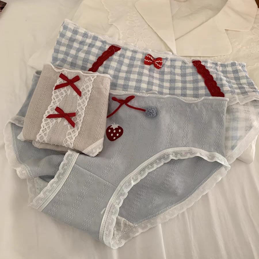 Milk Blue Japanese Sweet Strawberry Cute Underwear for Girls Pure Cotton Mid Waist Antibacterial Student Shorts Breathable Triangle Toe