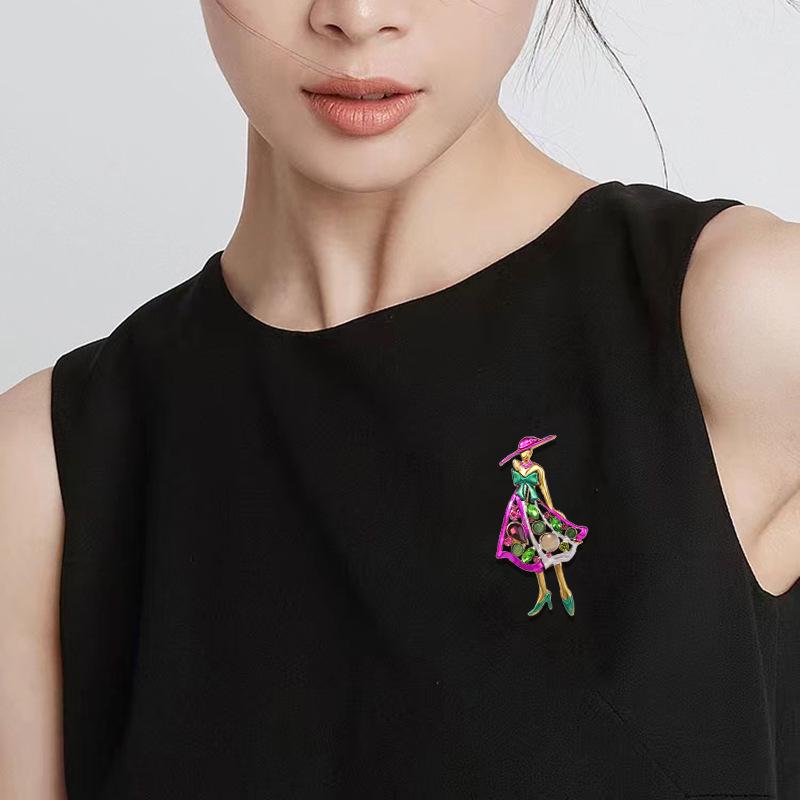 European & American Elegant Flower Brooch: Stylish Anti-Exposure Pin for Women