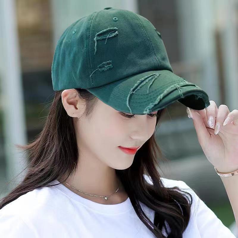 Vintage-Style Casual Baseball Cap with Distressed Details, Soft Top, Curved Brim, and Face-Revealing Duckbill Design