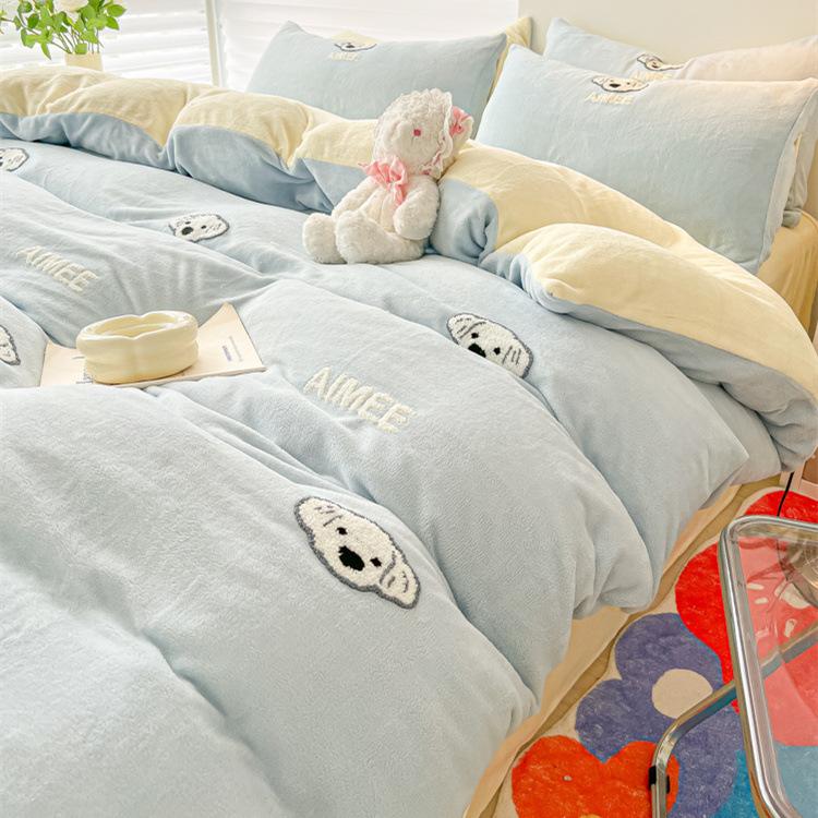 Set mic din patru piese din catifea cu lapte proaspăt îngroșat de iarnă, din catifea coral, brodat cald, din catifea pe două fețe, set din trei piese