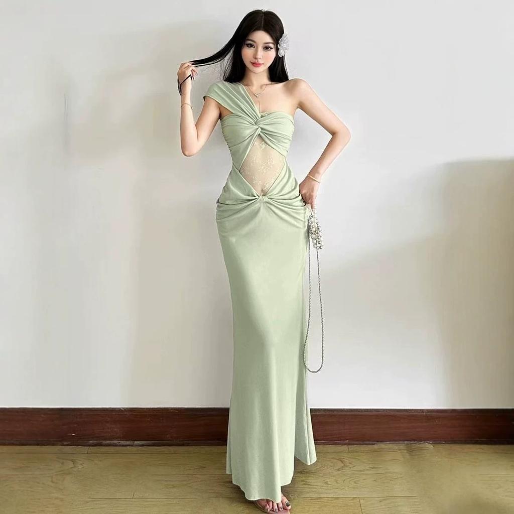 Sexy Design Slanted Shoulder Dress Summer New Hollow Lace Splicing Pleated Waist and Hip Long Dress