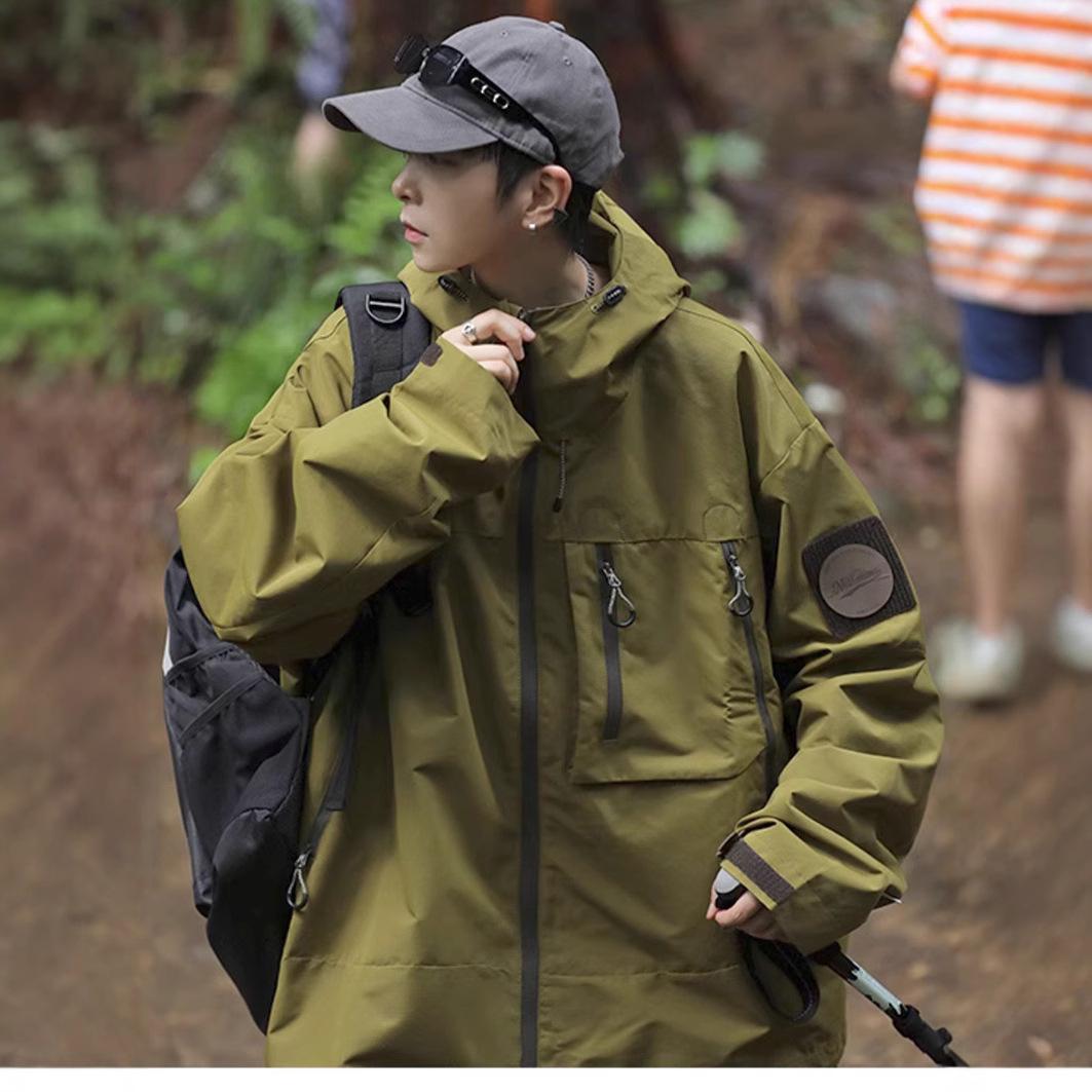 

2024 Мужская осенняя водонепроницаемая однотонная куртка для горного кемпинга с декором на молнии M