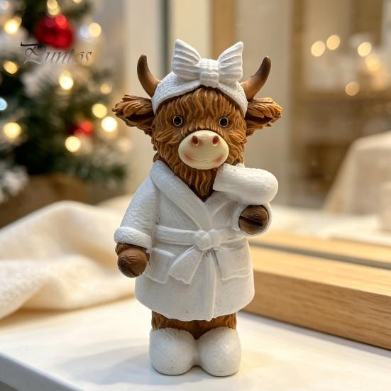 Creative Resin Craft Figure Bathroom Highland Cow Figurine, in Bathrobe Statue, Cute Healing Style Room Decorations Animal Ornament for Farmhouse Home