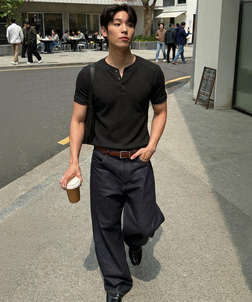 Michikoleondeonseupocheu Waffle Henley Neck Muscle Fit Short Sleeve T-Shirt Black