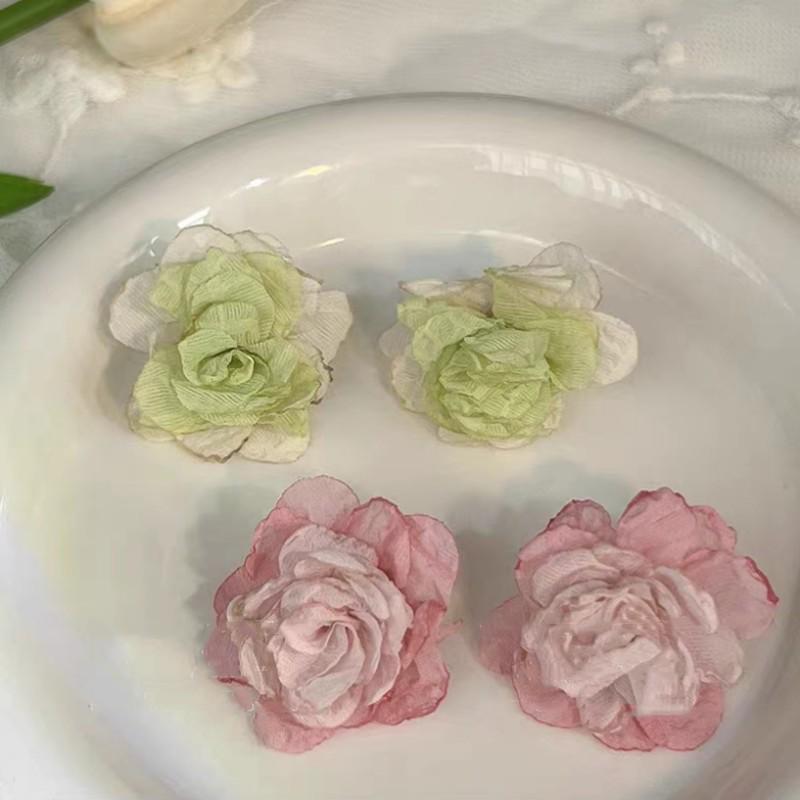 Forest-Inspired Fresh Flower Earrings: Elegant, High-End, Fashion Accessories with a Unique Design.