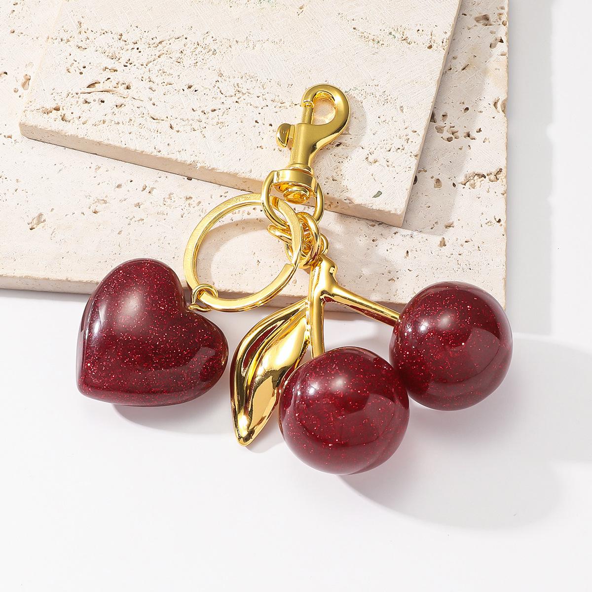 Смоляной кулон-брелок Сердце Вишня золотой