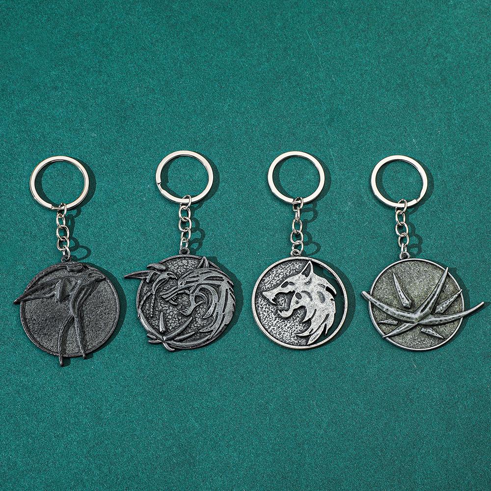Vintage Wolf Head Keychain Game Geralt Of Rivia Medallion Wolf Metal Pendant Keyring For Men Car Accessories Gifts