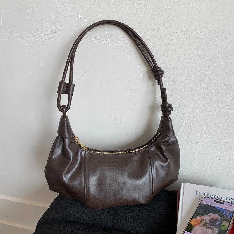 

Niche texture retro croissant bag women s 2025 new fashion large-capacity messenger bag oil wax leather design shoulder bag