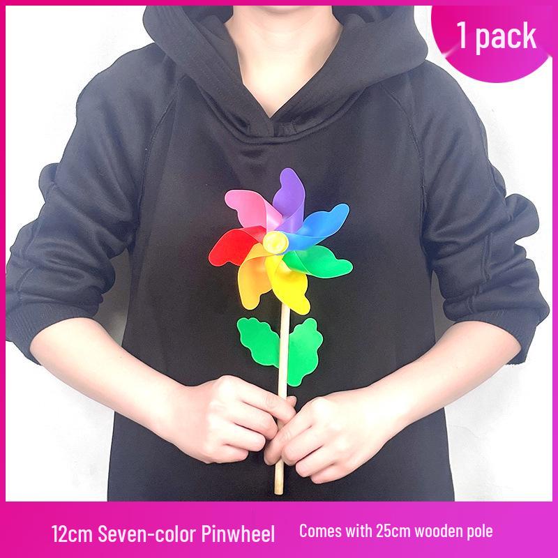 

Красочная вращающаяся вертушка с деревянным шестом для уличного декора и детских игр