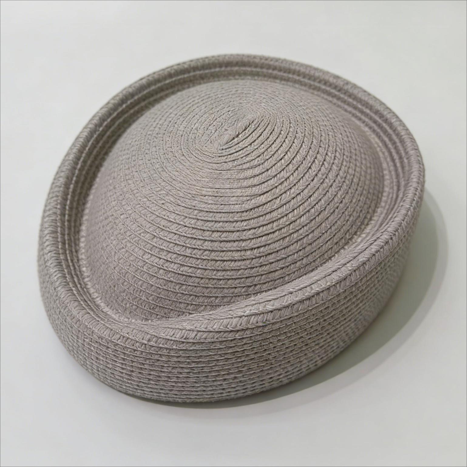 

2026 Summer Paper Straw Uniform Party Stewardess Teardrop Hat for Women Hostess Fashion Pillbox Hat Vintage Painter Berets Hat 55-58cm сірий